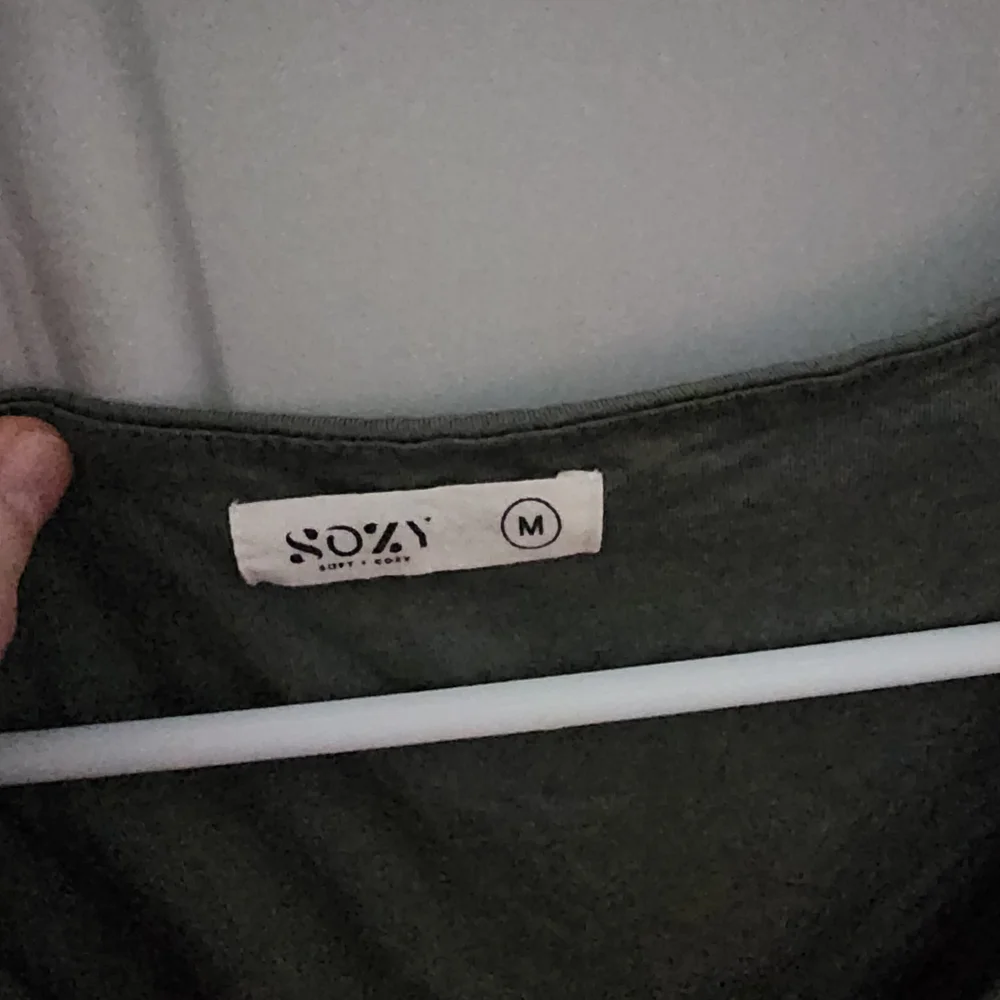 Sozy Brooklyn Green Long Sleeve Crop Top - M - Picture 3 of 3
